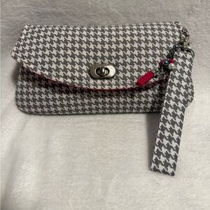 Gray Houndstooth Wristlet